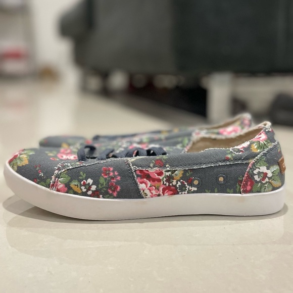 Colorado Elven Grey Floral Canvas - Picture 4 of 7